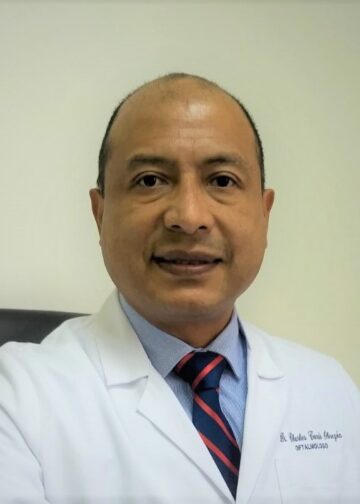 Dr. Charles Conde Médico Oftalmólogo Sub Especialista en Retina y Vítreo